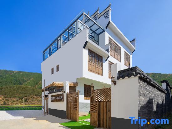 Floral Hotel·Tingfengshuo B&B (Huangling Scenic Spot Store) — фото 1