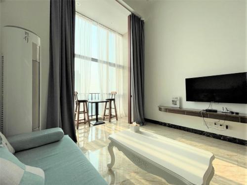 Гуанчжоу: April Fair Duplex Apartment Guagnzhou South Railway Station Ao Yuan Yue Shi Dai Branch
