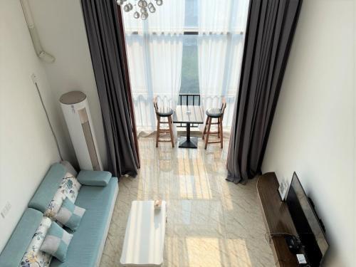 Гуанчжоу: April Fair Duplex Apartment Guagnzhou South Railway Station Ao Yuan Yue Shi Dai Branch
