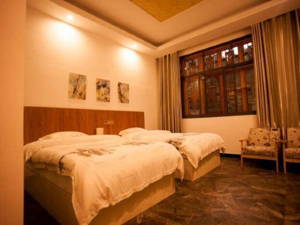 Чжанцзяцзе: Yishan Bangshui Inn