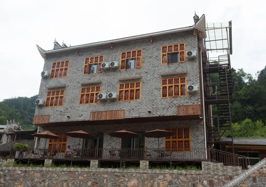 Чжанцзяцзе: Yishan Bangshui Inn