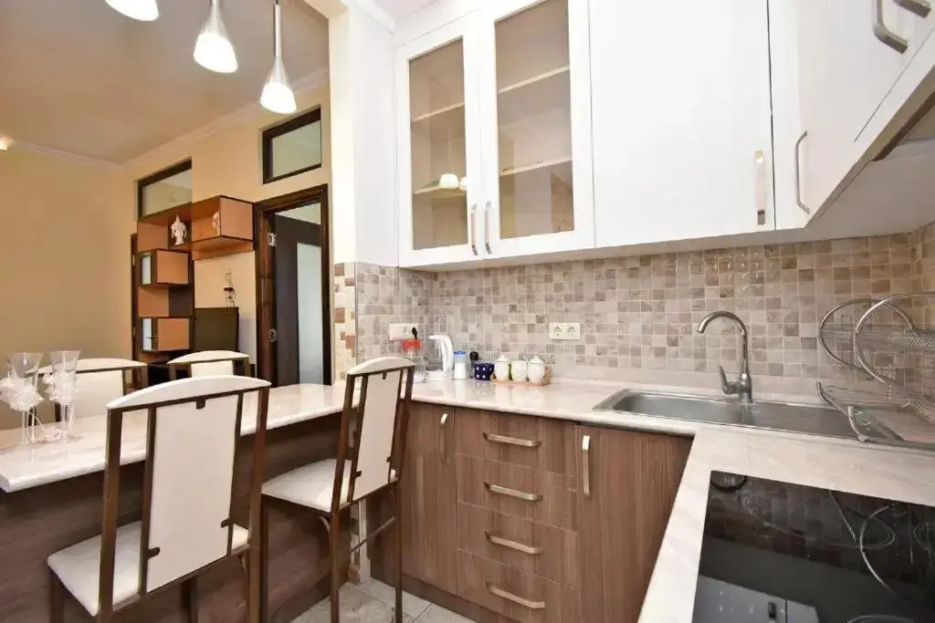 Apartment on Baghramyan Street and Tours in Armenia — фото 1