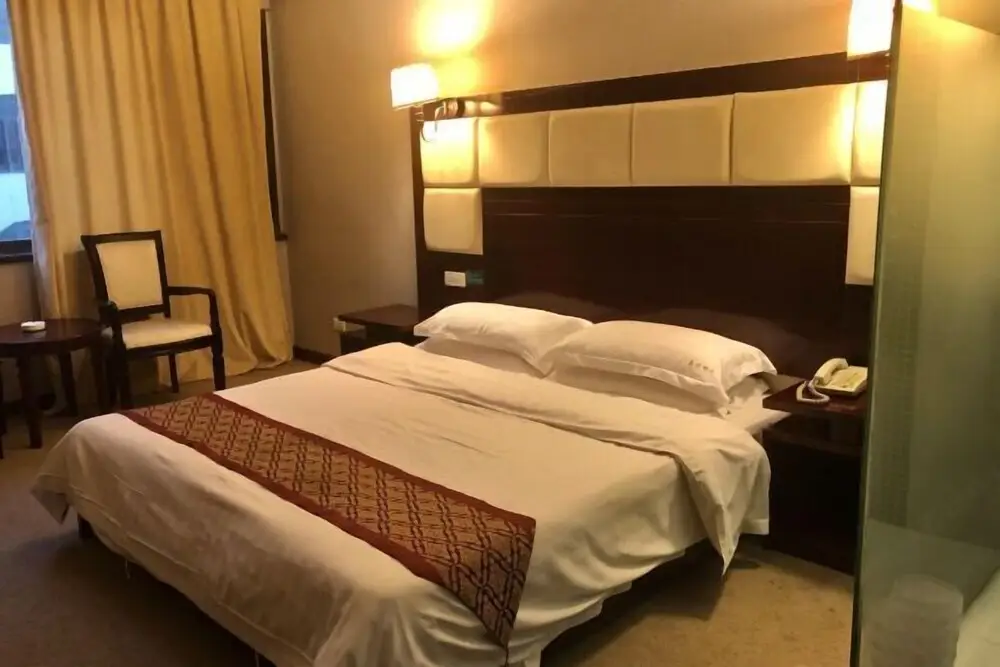 Гуйлинь: Oriental Pearl Hotel (Guilin Railway Station Store)