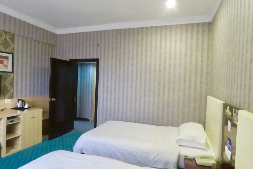 Гуйлинь: Oriental Pearl Hotel (Guilin Railway Station Store)