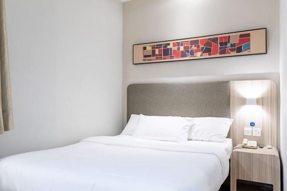 Наньтун: Hanting Hotel Qidong Wenfeng Dashijie