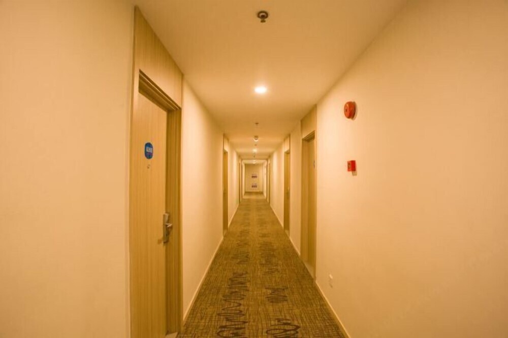 Наньтун: Hanting Hotel Qidong Wenfeng Dashijie