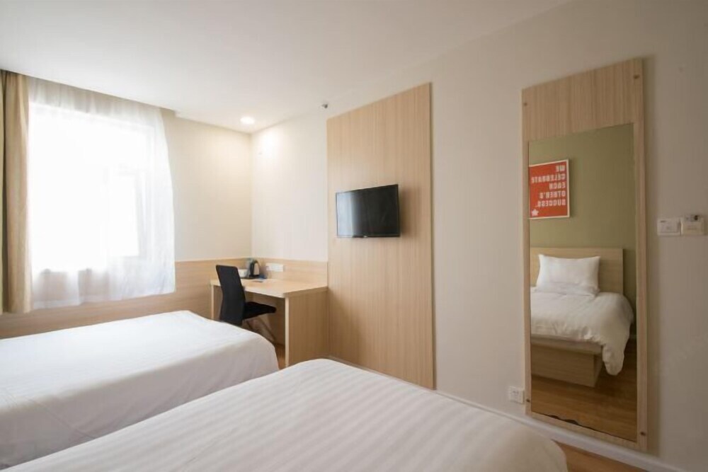Наньтун: Hanting Hotel Qidong Wenfeng Dashijie