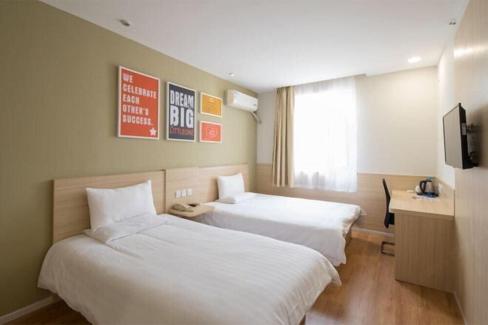 Наньтун: Hanting Hotel Qidong Wenfeng Dashijie
