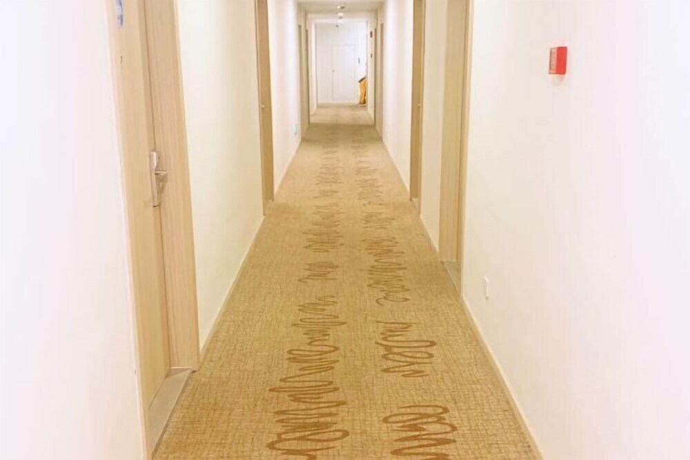 Наньтун: Hanting Hotel Qidong Wenfeng Dashijie