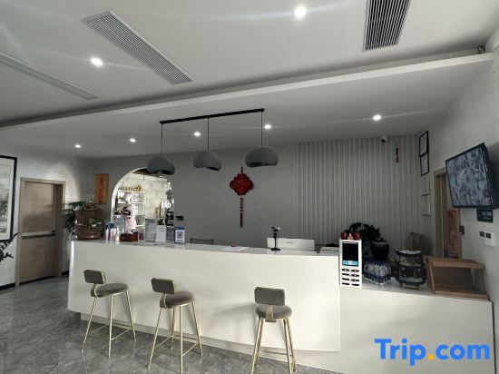 Цзинхун: Suliya River View Resort Hotel (Jinghong Gaozhuang West Shuangjing Starlight Night Market Branch)