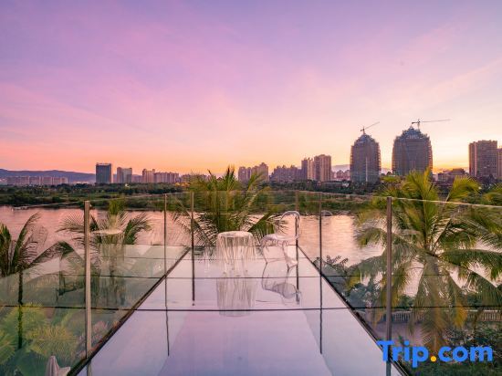 Цзинхун: Suliya River View Resort Hotel (Jinghong Gaozhuang West Shuangjing Starlight Night Market Branch)