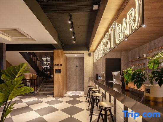 Шанхай: Iforest Hostel (Jing'an Temple Metro Station)