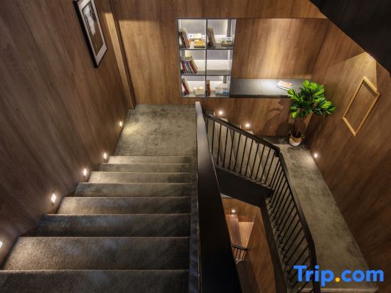 Шанхай: Iforest Hostel (Jing'an Temple Metro Station)
