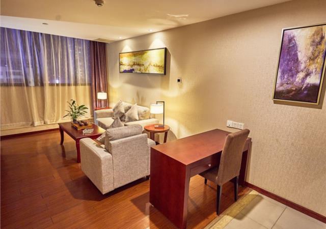 Гуанчжоу: Borrman Hotel Guangzhou Changlong Shiqiao Metro Station