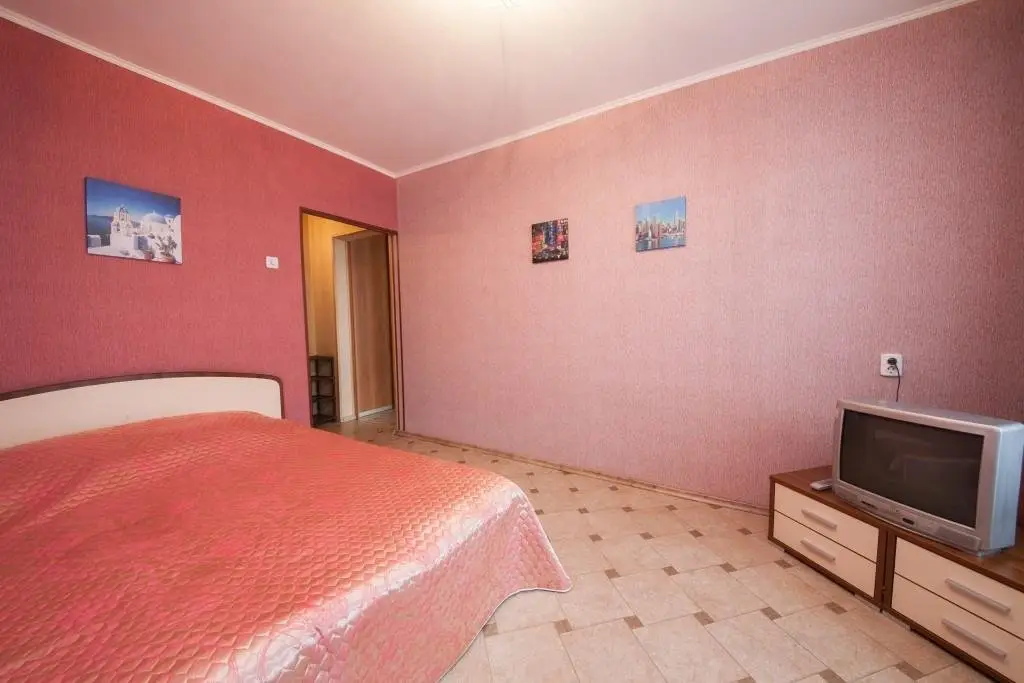 Красноярск: Apartments Kvartirov on str. Alekseeva, bld.109