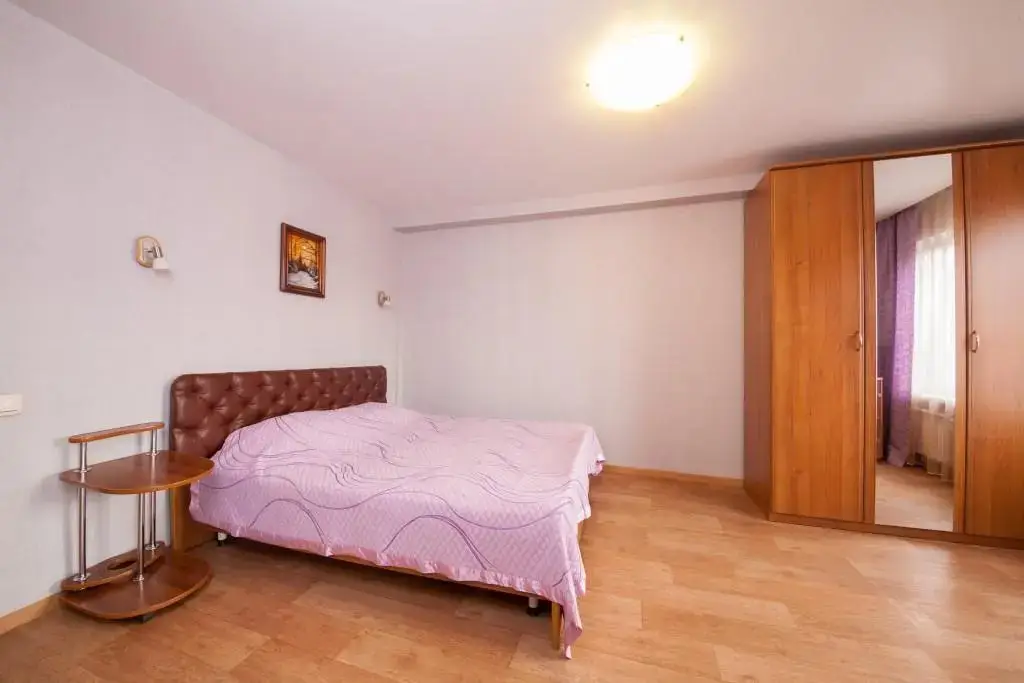 Красноярск: Apartments Kvartirov on str. Respubliki, 43