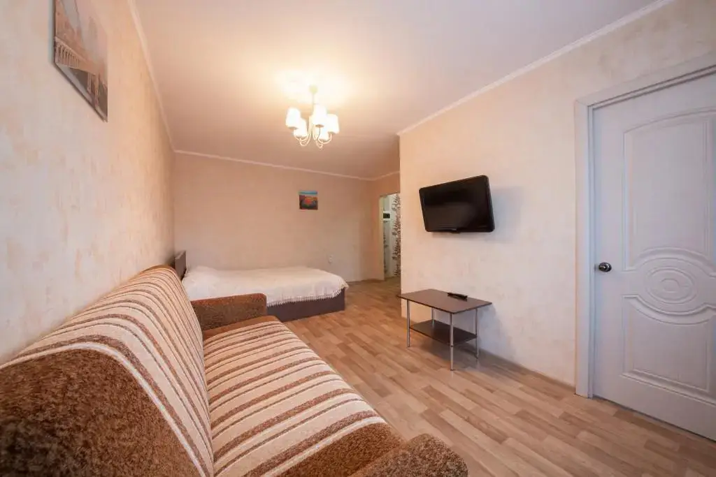 Красноярск: Apartments Kvartirov on str. Ady Lebedevoj, 150