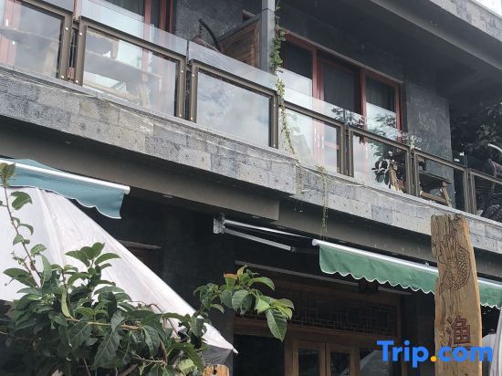 Дали: Sea View Inn