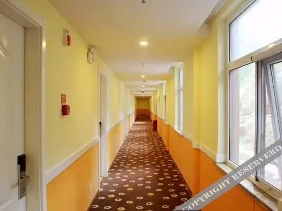Циндао: Home Inn (Qingdao International Convention Center Stone Man Sightseeing Garden branch)