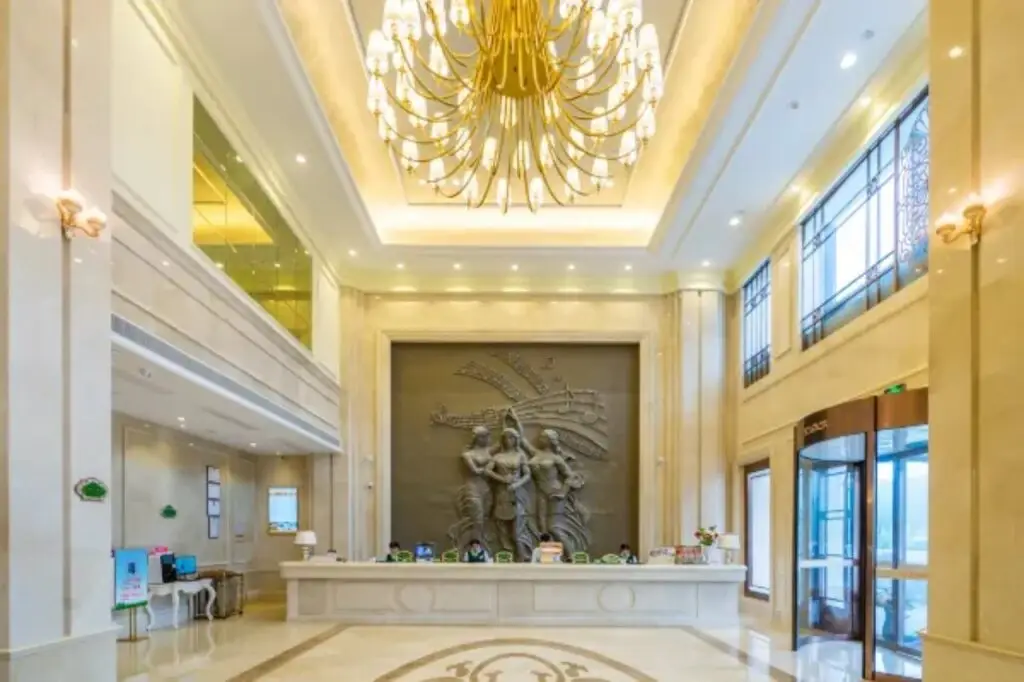 Цзясинь: Vienna International Hotel (Jiaxing Longding Wanda Plaza)