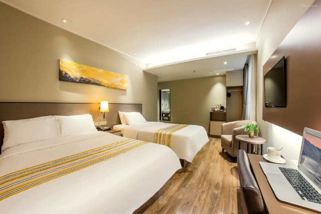 Шанхай: Motel168 Shanghai East JingLing Road Inn