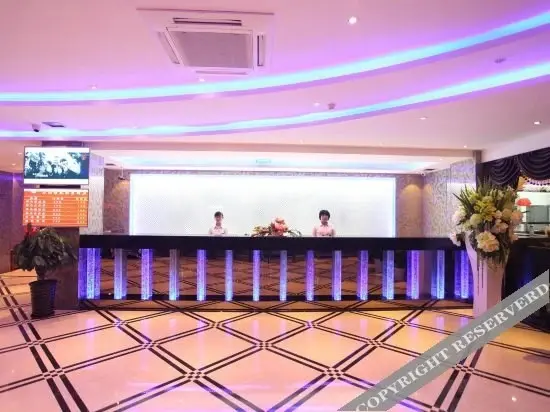 Баодин: Xiongxian Qiancun Business Hotel