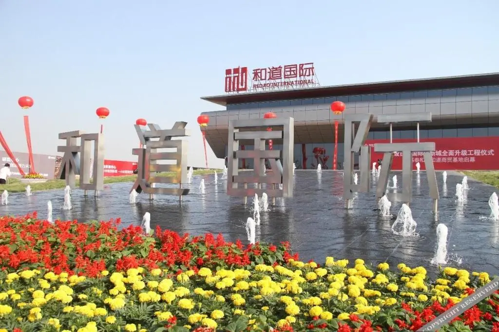 Баодин: LiFeng hotel（baoding gaobeidianbaigou xincheng hedao international luggage city store)