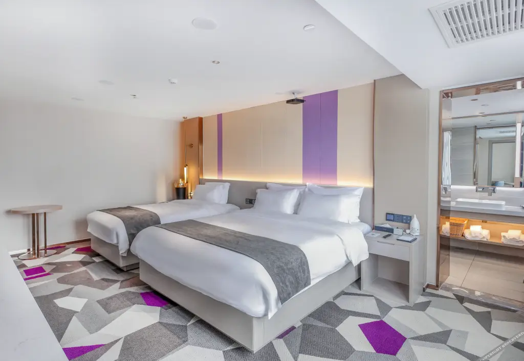 Баодин: LiFeng hotel（baoding gaobeidianbaigou xincheng hedao international luggage city store)
