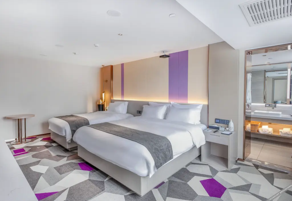 Баодин: LiFeng hotel（baoding gaobeidianbaigou xincheng hedao international luggage city store)