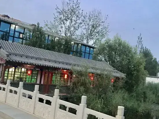 Баодин: Baiyangdian Water Town Inn