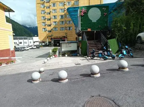 Дечен: Sanjiang Mingzhu Hotel