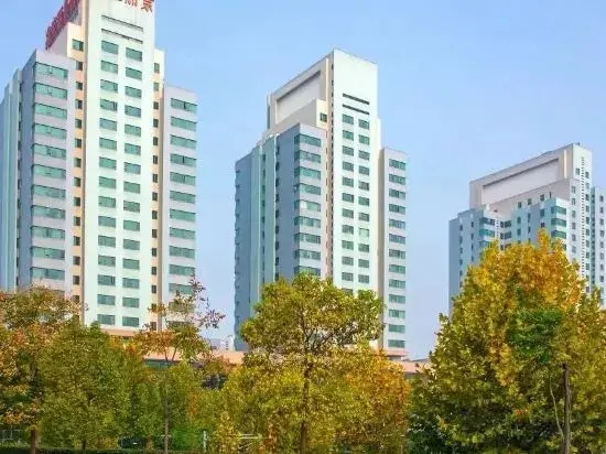 Шаянчжэнь: Xinbao Lijing Hotel (Shayang Hehua Road Food Street)