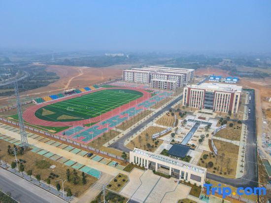 Шаянчжэнь: Xinbao Lijing Hotel (Shayang Hehua Road Food Street)