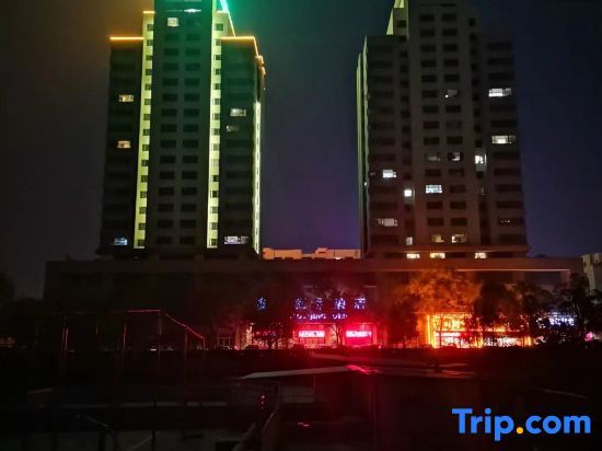 Шаянчжэнь: Xinbao Lijing Hotel (Shayang Hehua Road Food Street)