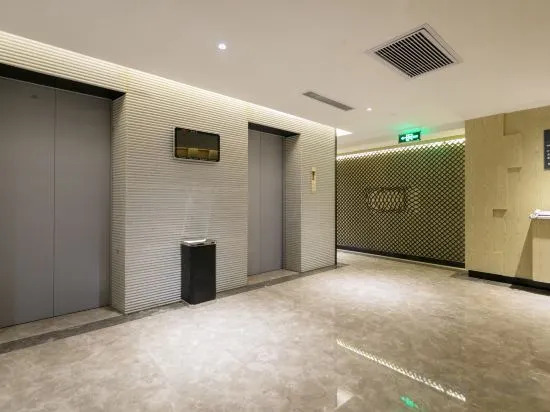 Шаянчжэнь: Xinbao Lijing Hotel (Shayang Hehua Road Food Street)