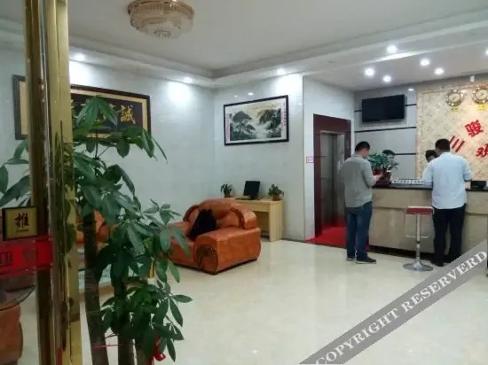 Дунгуань: Nuojulian Hotel (Dongguan Hengli bus station)