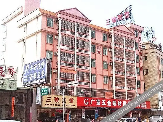 Дунгуань: Nuojulian Hotel (Dongguan Hengli bus station)