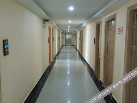 Дунгуань: Nuojulian Hotel (Dongguan Hengli bus station)