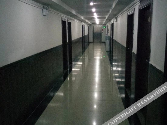 Дунгуань: Nuojulian Hotel (Dongguan Hengli bus station)