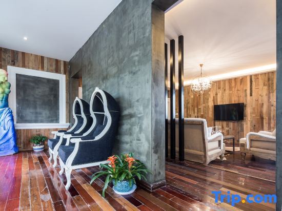 Хучжоу: Twelve Rooms Designer Art Aesthetics Meisu (Anji Pastoral Jialebi Store)