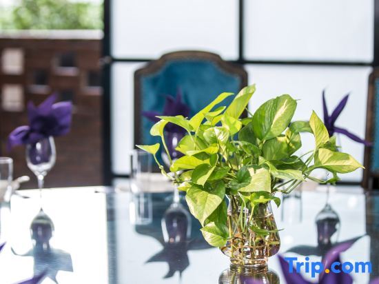 Хучжоу: Twelve Rooms Designer Art Aesthetics Meisu (Anji Pastoral Jialebi Store)