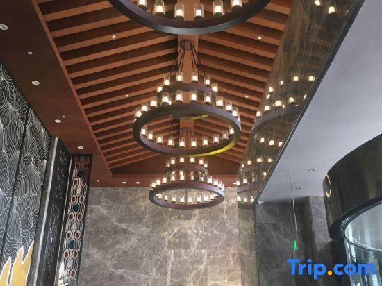 Цзилинь: Days Wyndham Hotel jilin Railway Station