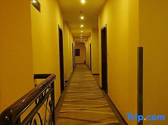 Байсе: Yongheng Business Hotel