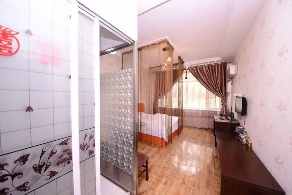 Чаоян: Jinbaihe Motel