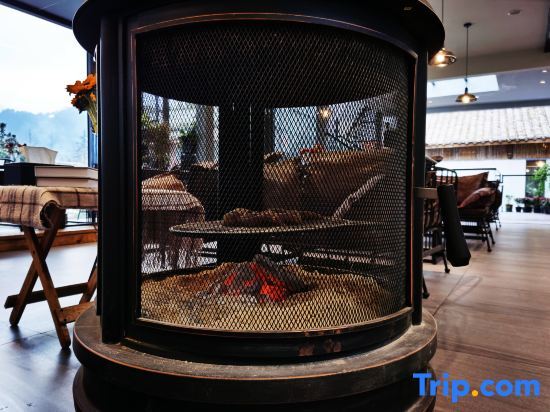 Чэнду: Qingcheng Houshan ·Yueting Lanshe Hot Spring Homestay