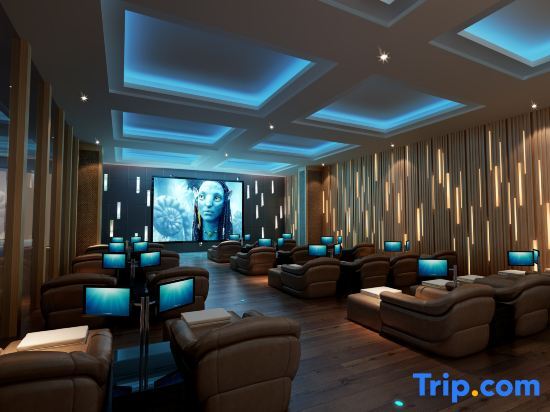 Дунъин: Divine Land Hotel