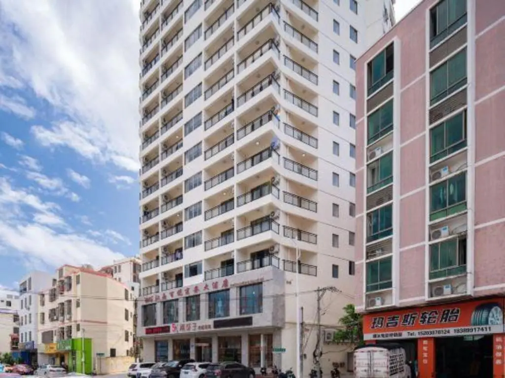 Санья: Jiangnan Baoyue Business Hotel (Sea Travel Duty Free Eternal Love Store)