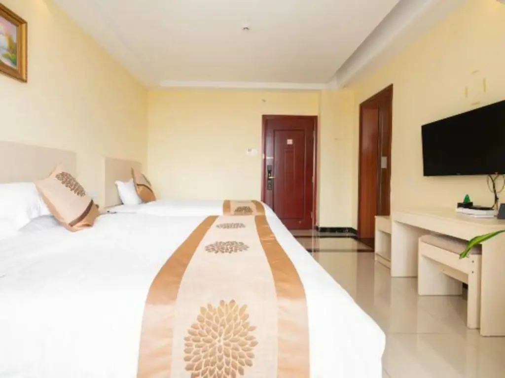 Санья: Jiangnan Baoyue Business Hotel (Sea Travel Duty Free Eternal Love Store)