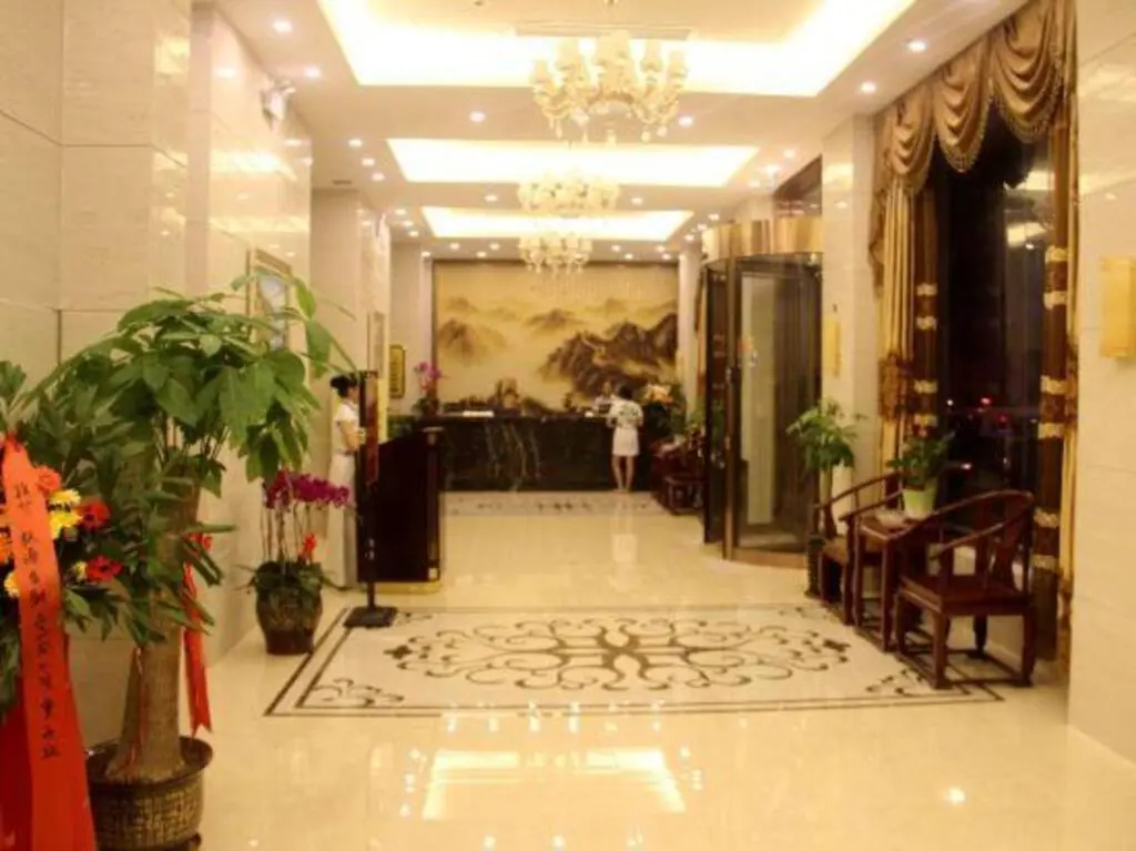 Санья: Jiangnan Baoyue Business Hotel (Sea Travel Duty Free Eternal Love Store)