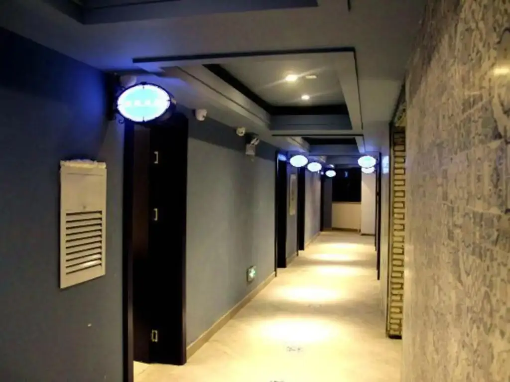 Санья: Jiangnan Baoyue Business Hotel (Sea Travel Duty Free Eternal Love Store)